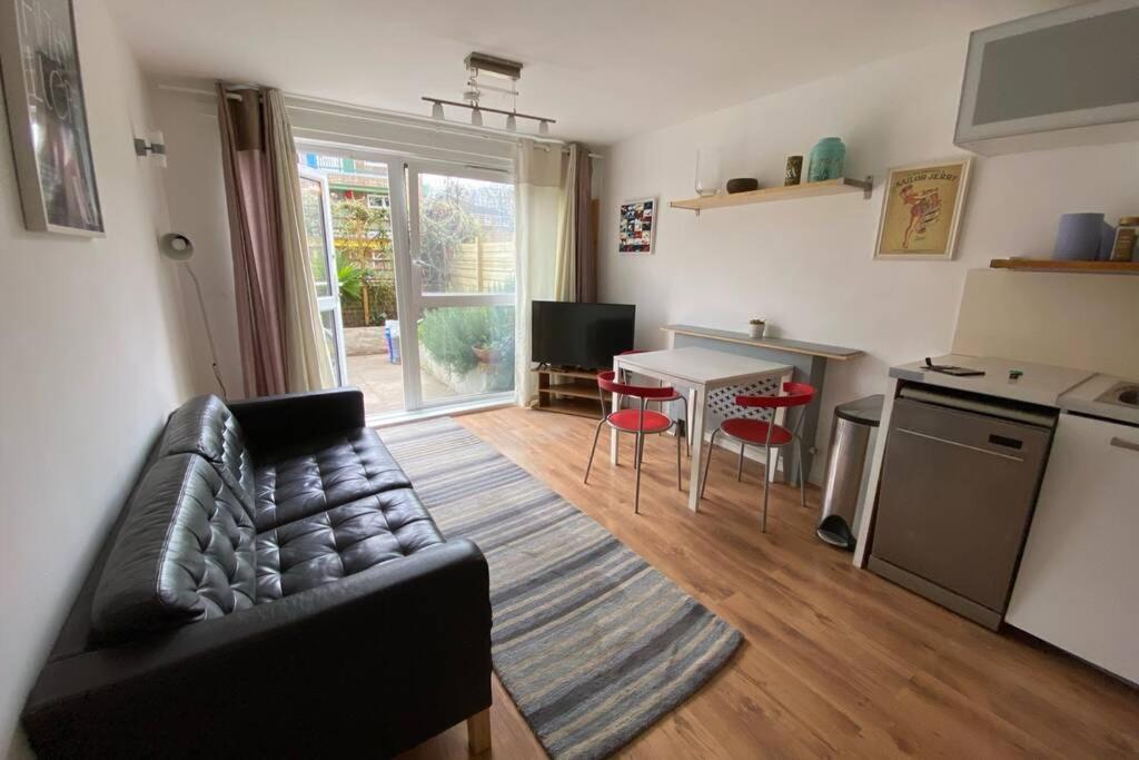 Two Bedroom Garden Flat in Zone 2 London Exterior foto