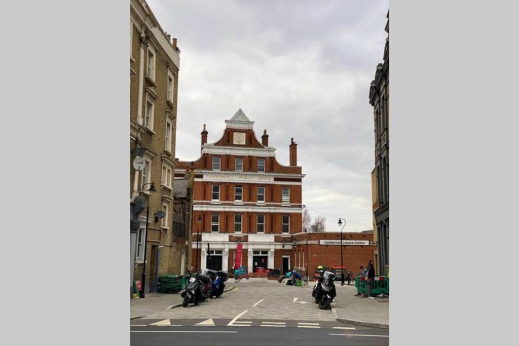 Two Bedroom Garden Flat in Zone 2 London Exterior foto
