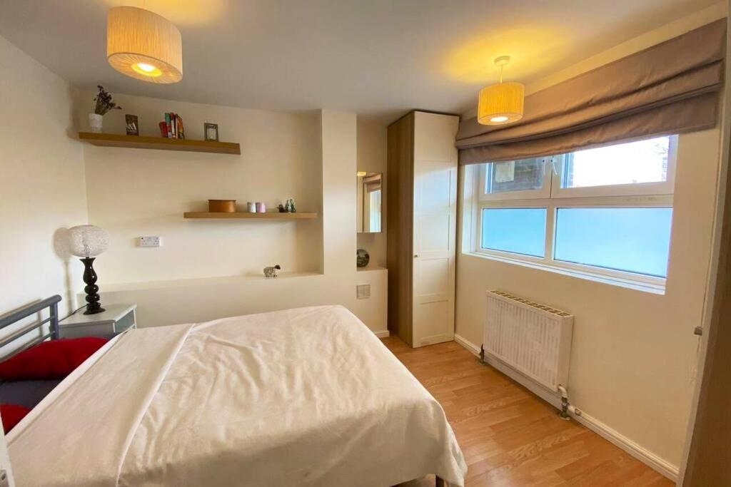 Two Bedroom Garden Flat in Zone 2 London Exterior foto
