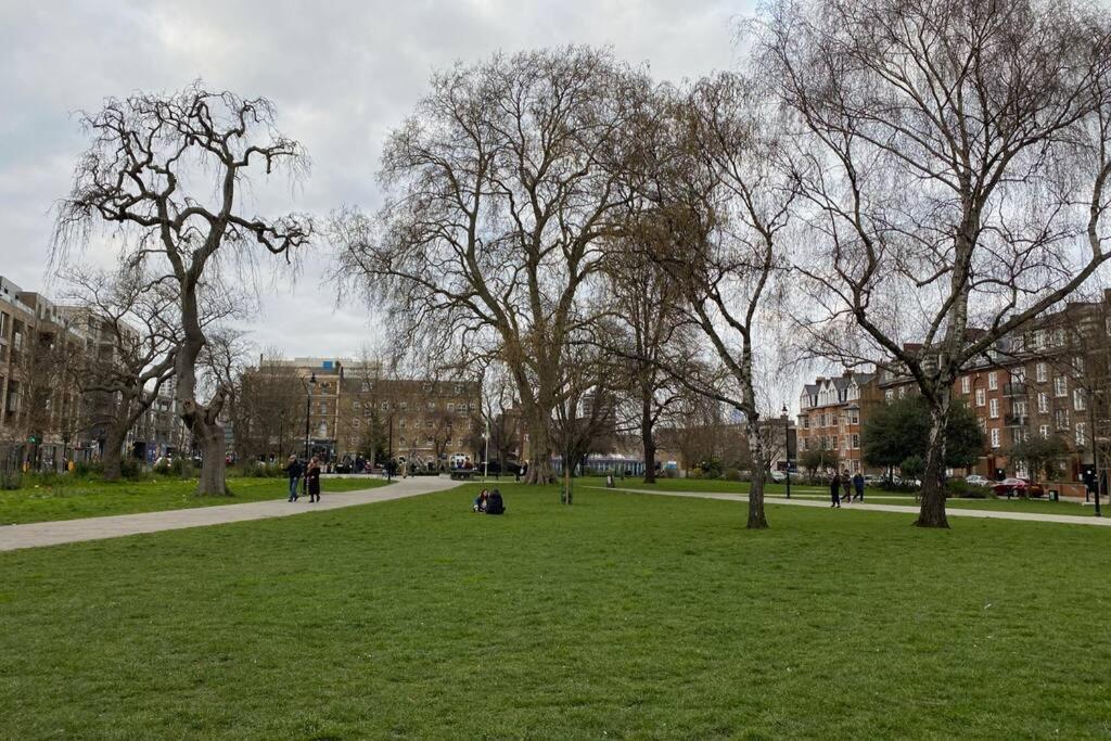 Two Bedroom Garden Flat in Zone 2 London Exterior foto