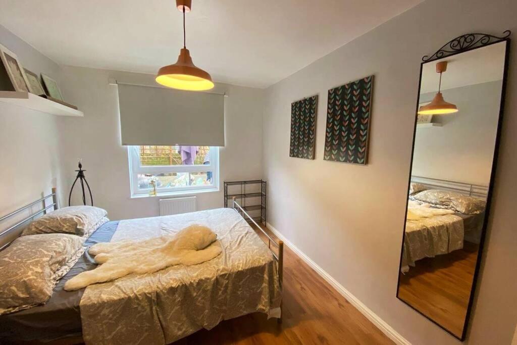 Two Bedroom Garden Flat in Zone 2 London Exterior foto
